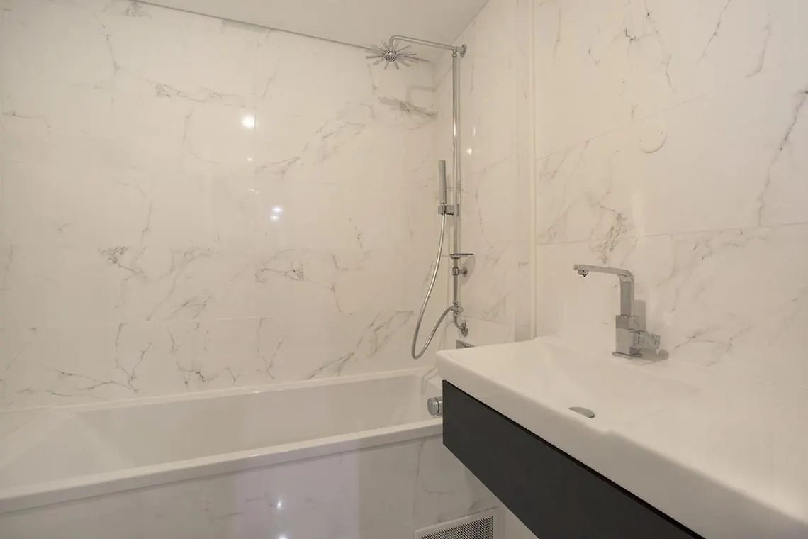 Studio Etoile Foch Paris